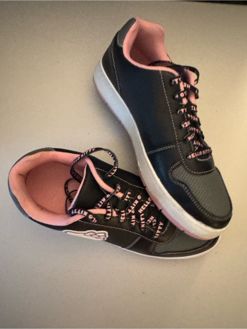 Sanrio Black and Pink Women's Sneakers
